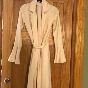 Beautiful long and light coat!